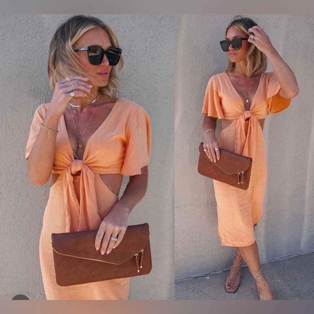 Midi dress w/ cut out
